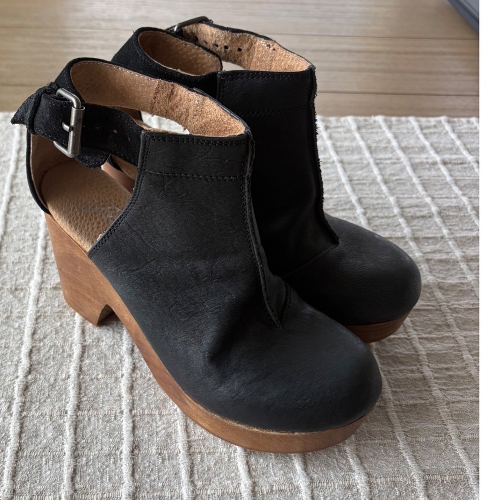 Free People Amber Orchard Clog black leather chunky wood heel buckle sz 36